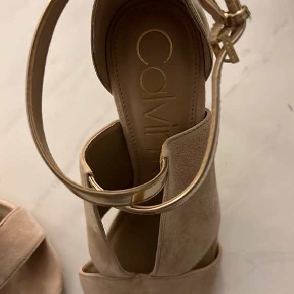 Tan &Gold High Heels - Picture 2 of 4